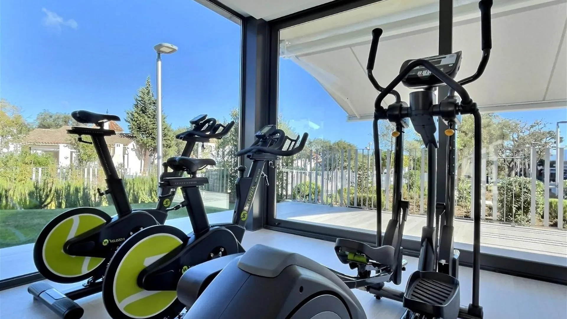Vakantiehuis San Roque Golf Club, Step Into Elegance With This 3-Bedroom Luxury Modern Townhouse Close To Sotogrande