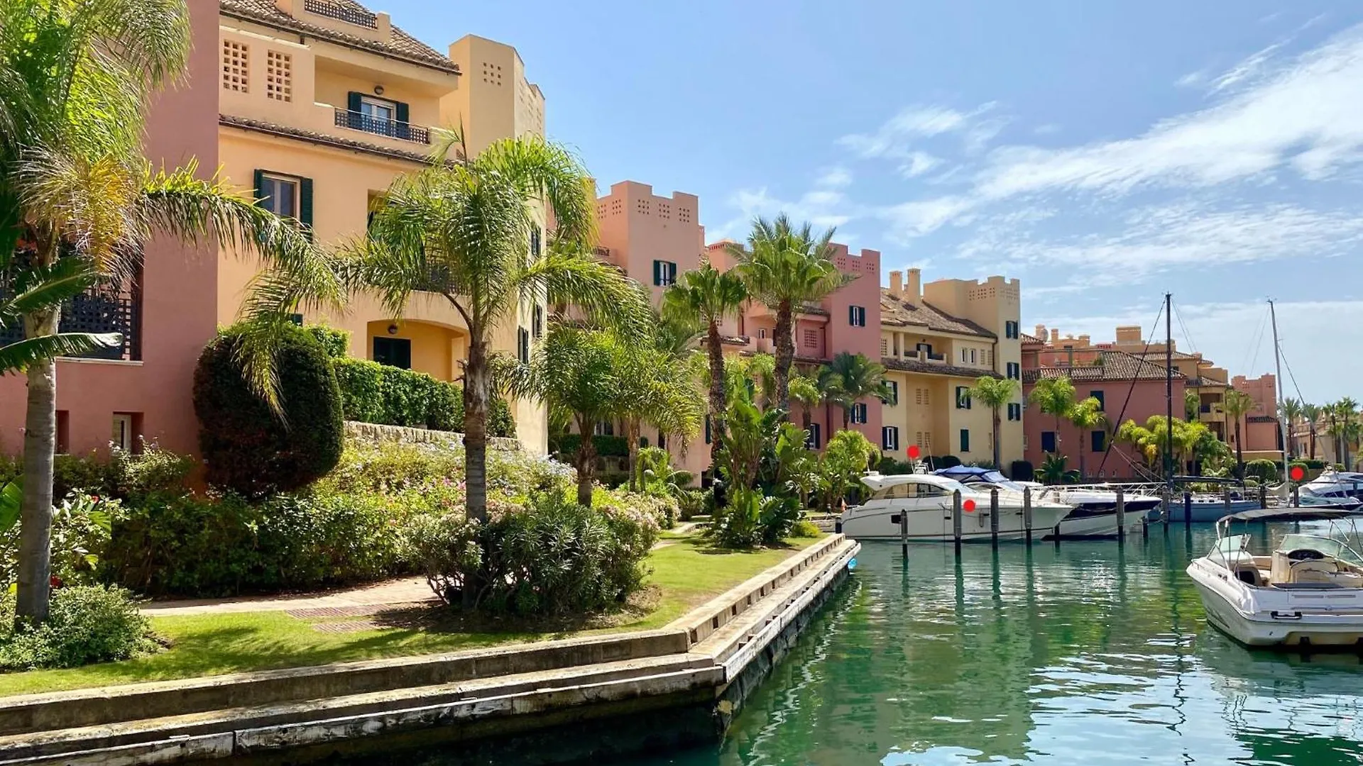 San Roque Golf Club, Step Into Elegance With This 3-Bedroom Luxury Modern Townhouse Close To Sotogrande Holiday home San Roque (Andalucia)