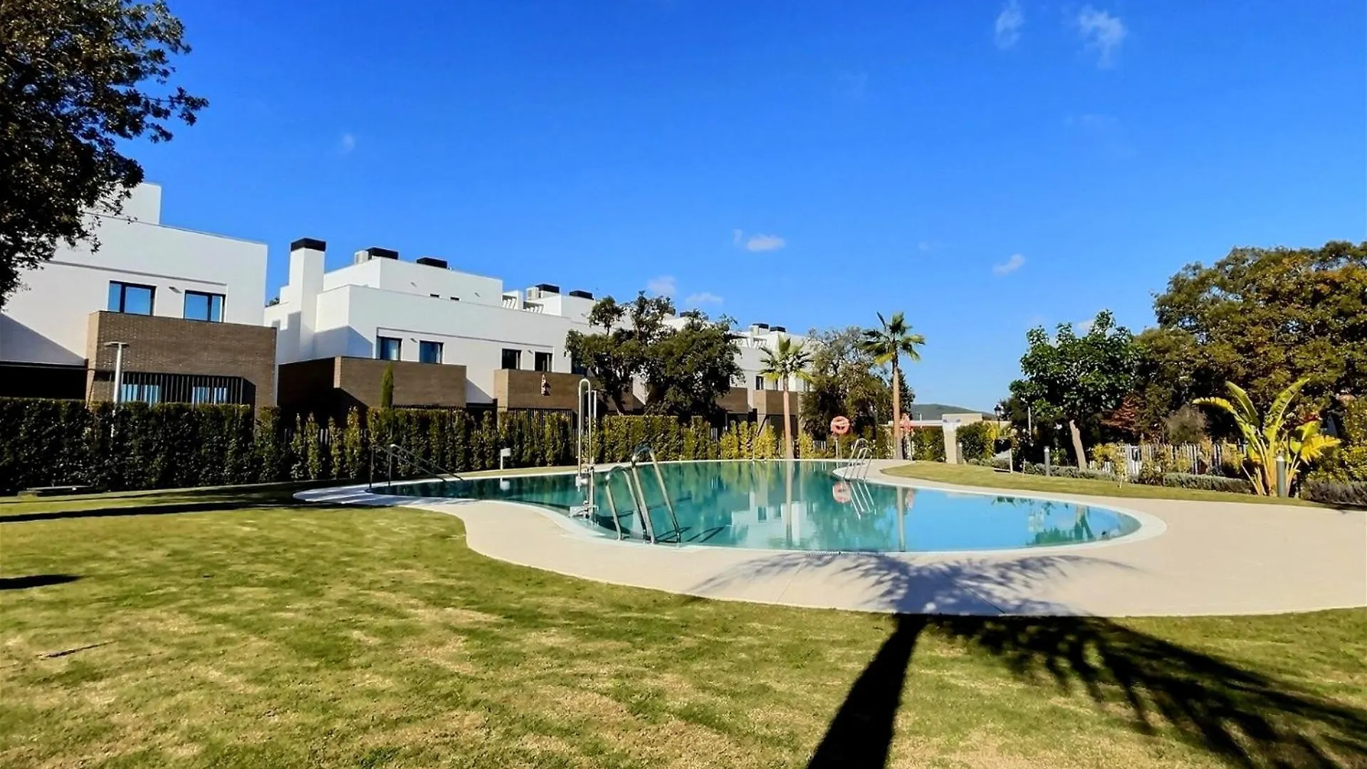 San Roque Golf Club, Step Into Elegance With This 3-Bedroom Luxury Modern Townhouse Close To Sotogrande Holiday home San Roque (Andalucia)