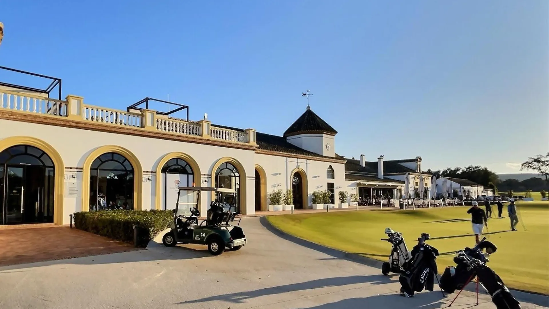 San Roque Golf Club, Step Into Elegance With This 3-Bedroom Luxury Modern Townhouse Close To Sotogrande location