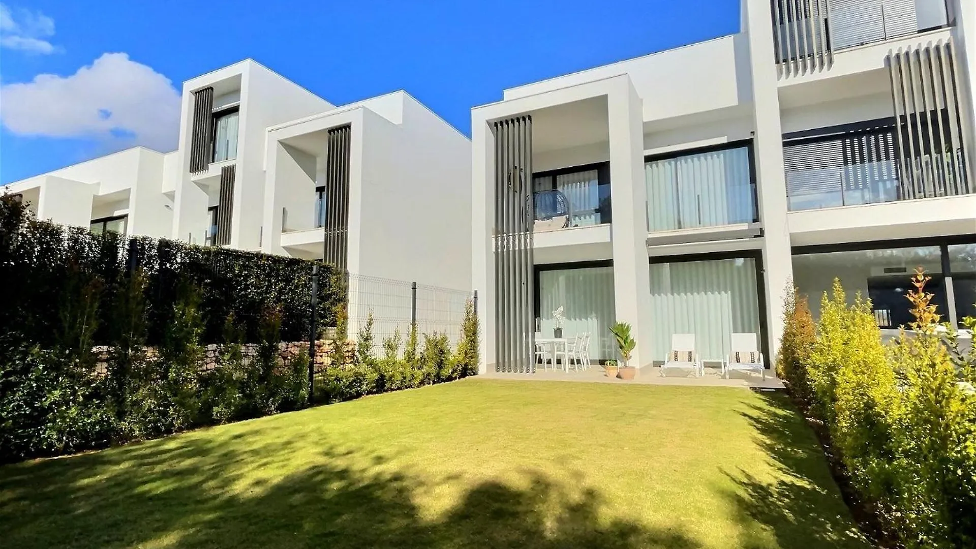 San Roque Golf Club, Step Into Elegance With This 3-Bedroom Luxury Modern Townhouse Close To Sotogrande San Roque (Andalucia)