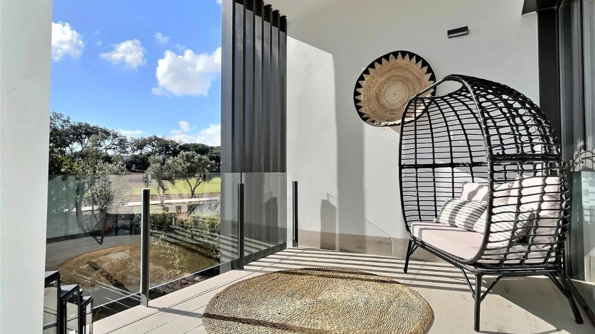 Holiday home San Roque Golf Club, Step Into Elegance With This 3-Bedroom Luxury Modern Townhouse Close To Sotogrande