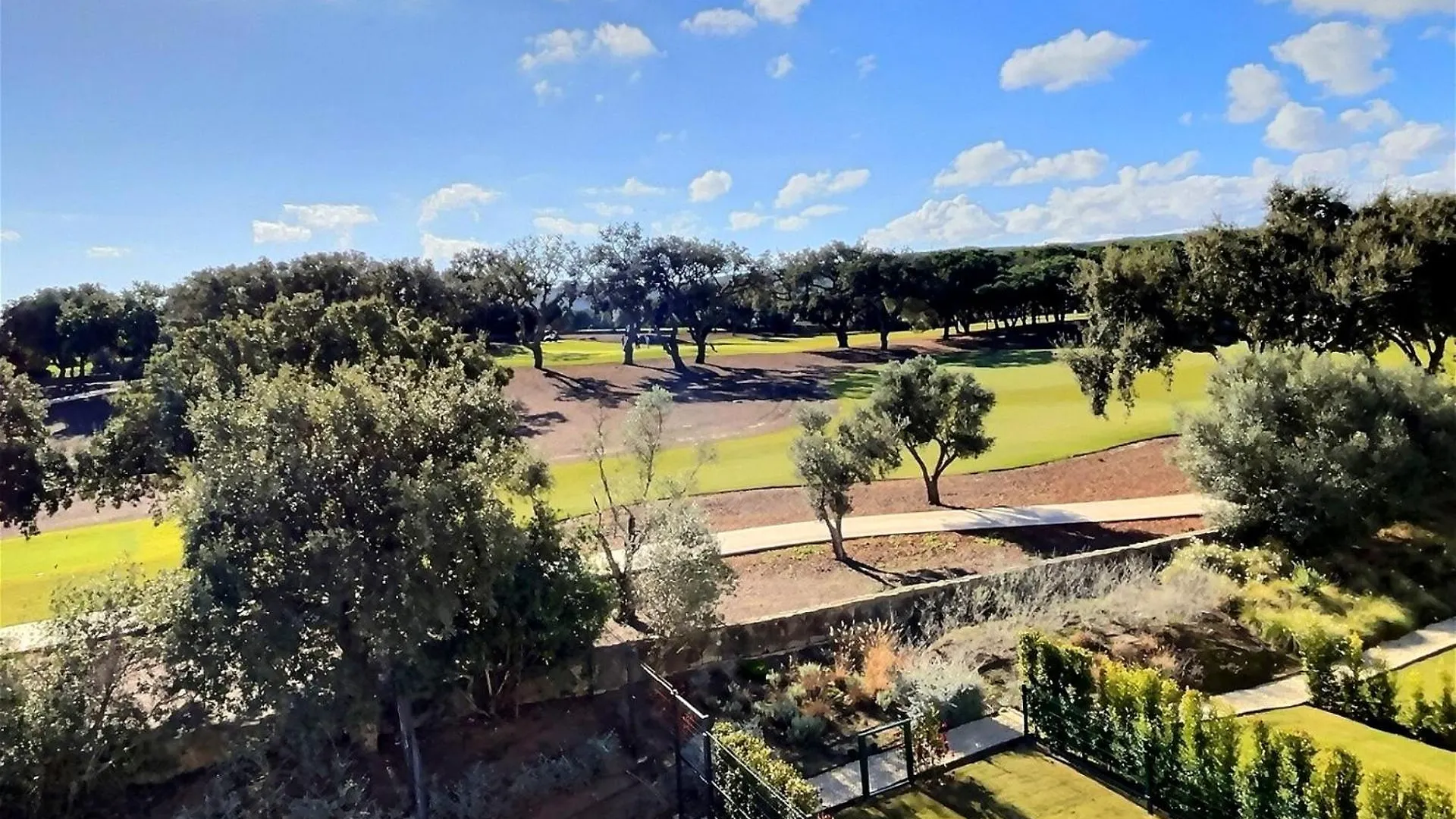 San Roque Golf Club, Step Into Elegance With This 3-Bedroom Luxury Modern Townhouse Close To Sotogrande