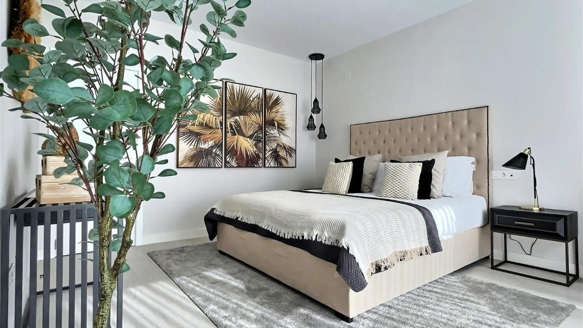 Holiday home San Roque Golf Club, Step Into Elegance With This 3-Bedroom Luxury Modern Townhouse Close To Sotogrande