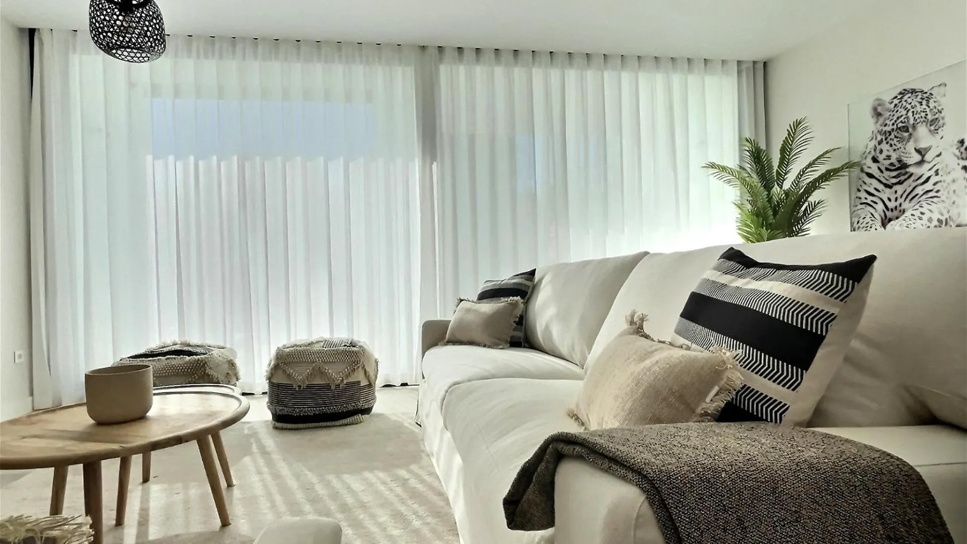 Holiday home San Roque Golf Club, Step Into Elegance With This 3-Bedroom Luxury Modern Townhouse Close To Sotogrande